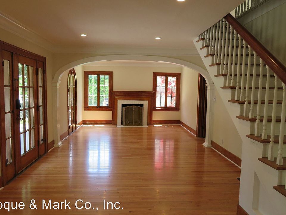1st image of 609 S Burlingame Ave