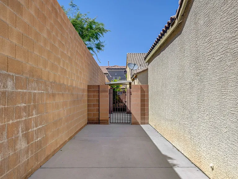 9929 Markhorn Ct — Photo 46
