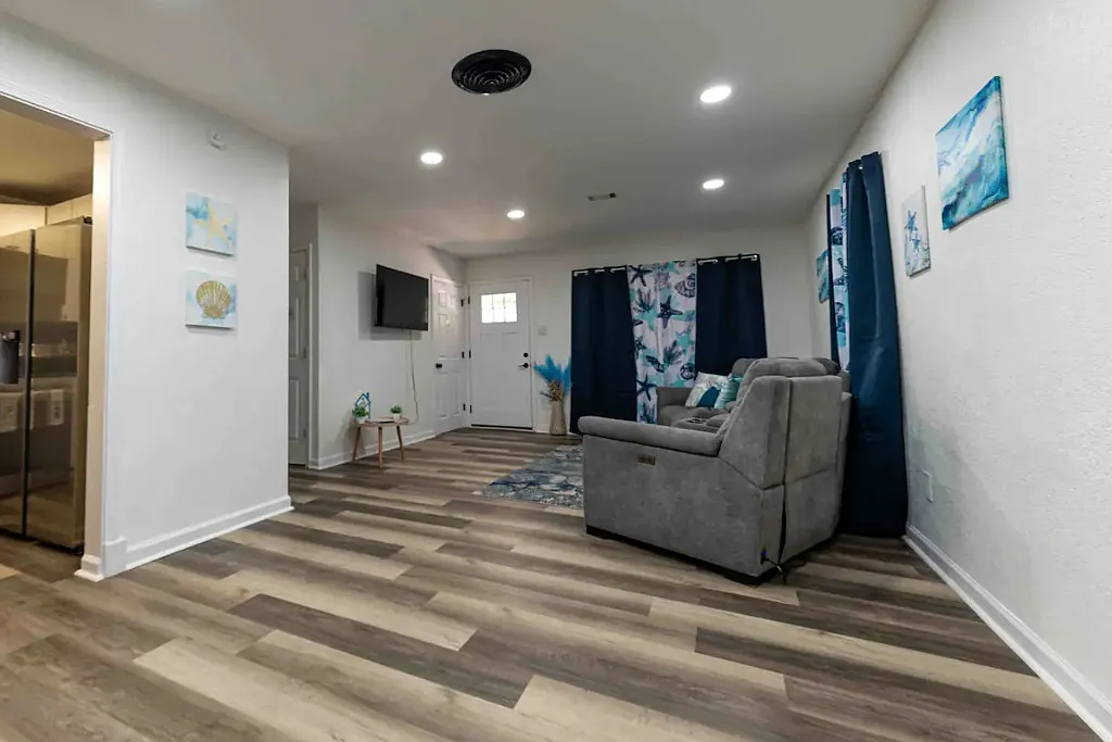 4 bed, 1797 sqft, $2,100 — Photo 3