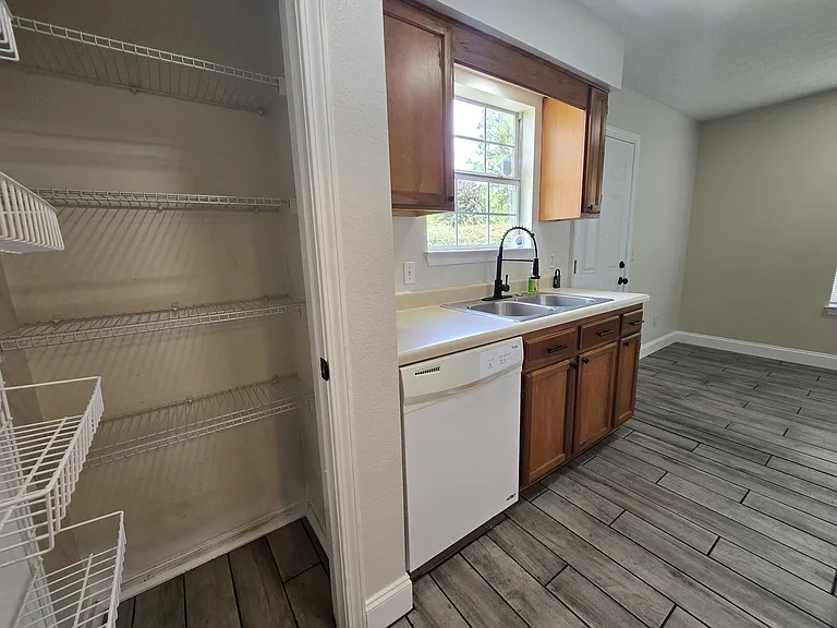 8900 Forest Oak Dr — Photo 11