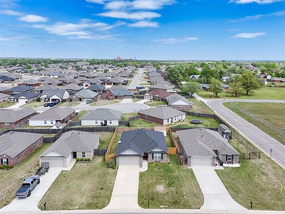 3rd image of 1904 Timber Dale Dr