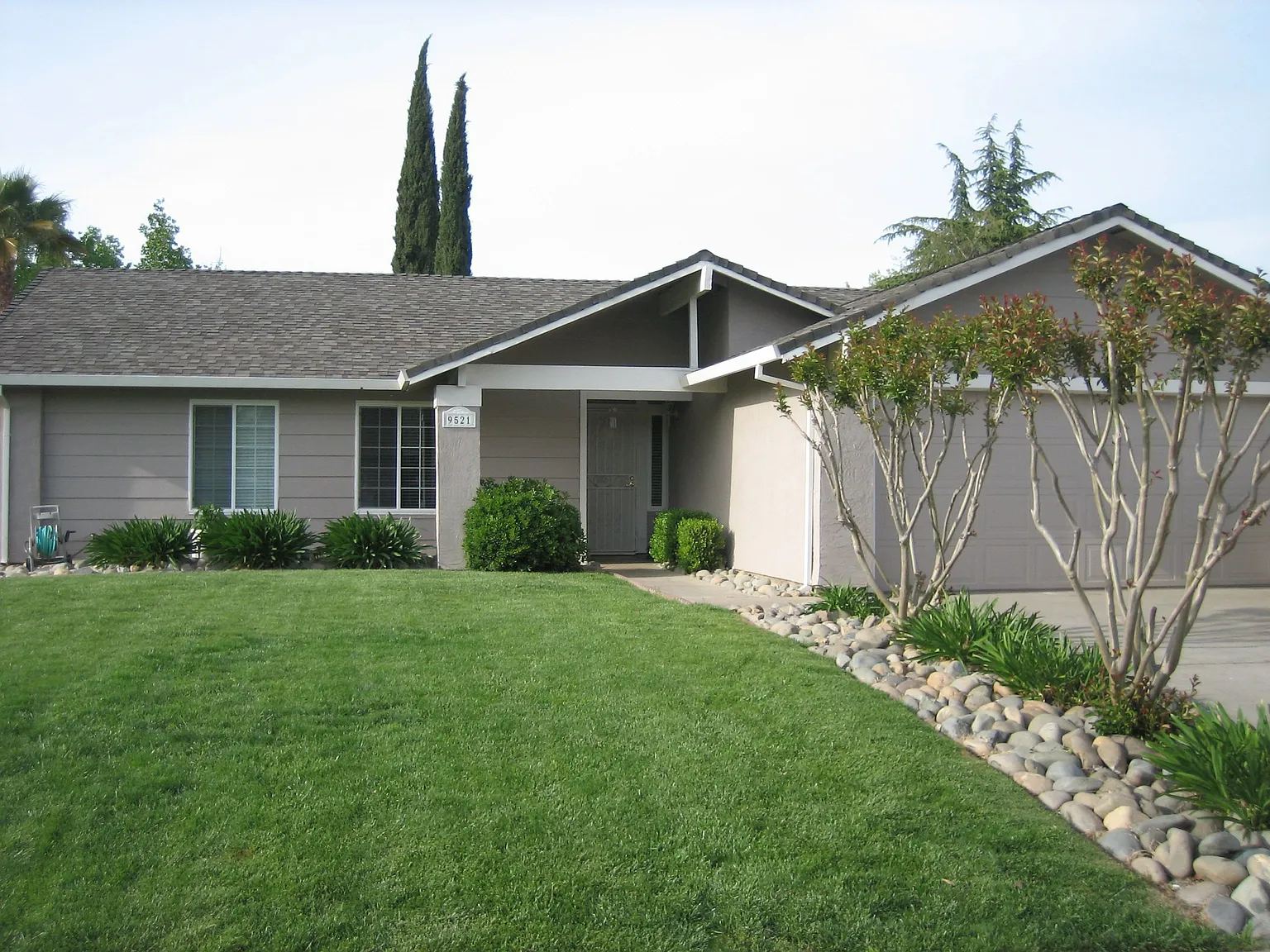 9521 Helio Dr photo 1
