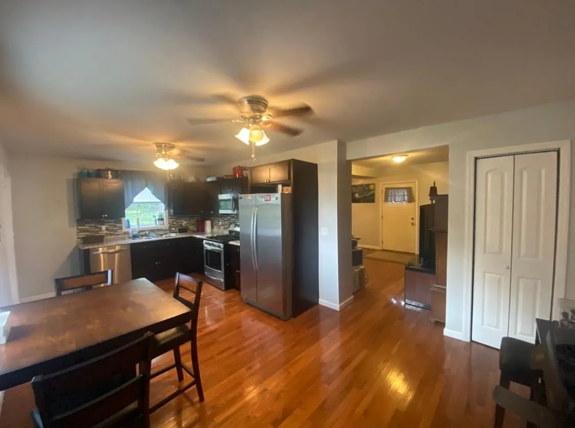 727 Union St — Photo 2
