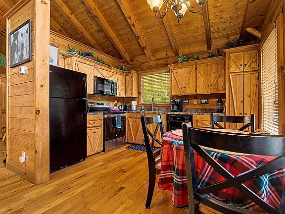 5th image of 3022 Hatcher Mountain Rd