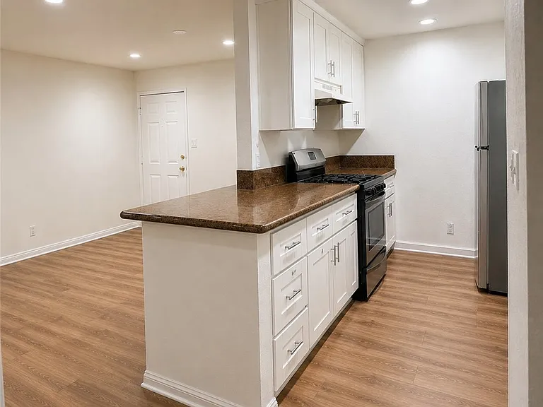 10636 Woodley Ave #43 — Photo 14