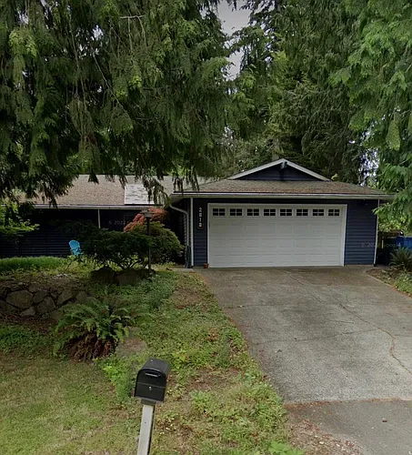 2818 NE 203rd St Photo 1