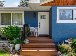 32 W Sinclair Cres SW, Calgary, AB T2W0L7