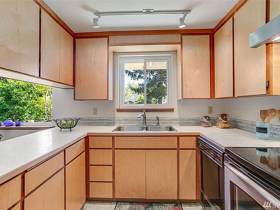 4th image of 16734 SE 46th St