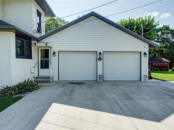 4th image of 126 Oakwood St