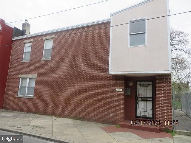 1st image of 2604 W Oakdale St