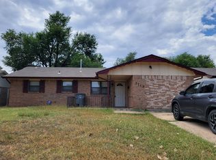 5718 NW Cedarwood Dr, Lawton, OK 73505