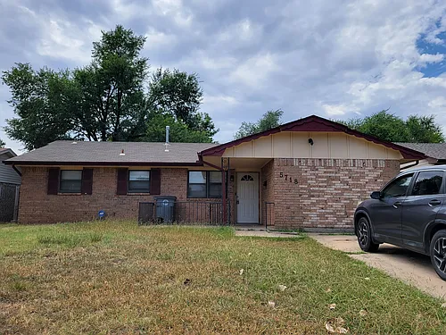 5718 NW Cedarwood Dr Photo 1