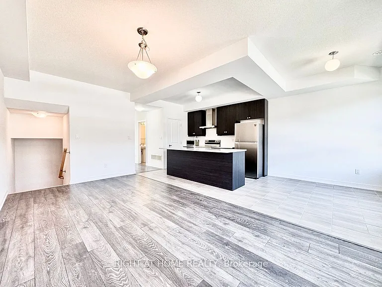 16 Blue Forest Cres — Photo 4