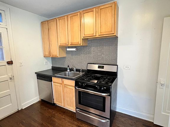 5th image of 1249-1253 W Henderson St #2S