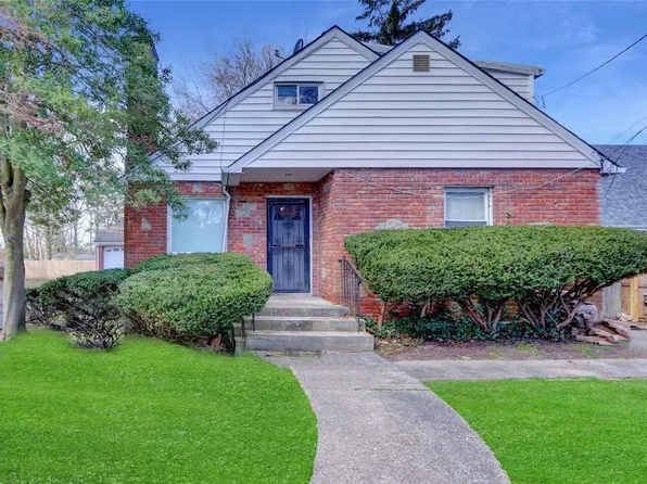 77 Grand Avenue, Shirley, NY 11967