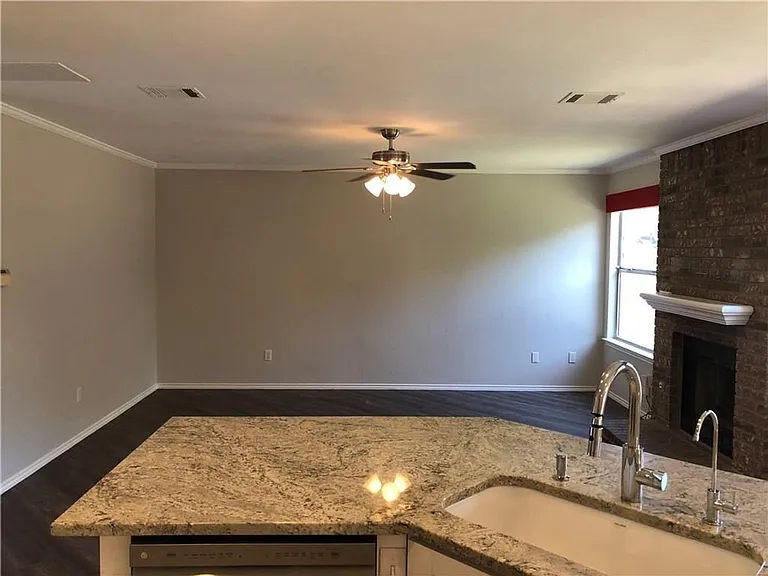 13200 Amasia Dr — Photo 5