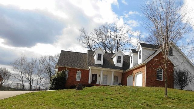 1st image of 220 Cheshire Ln