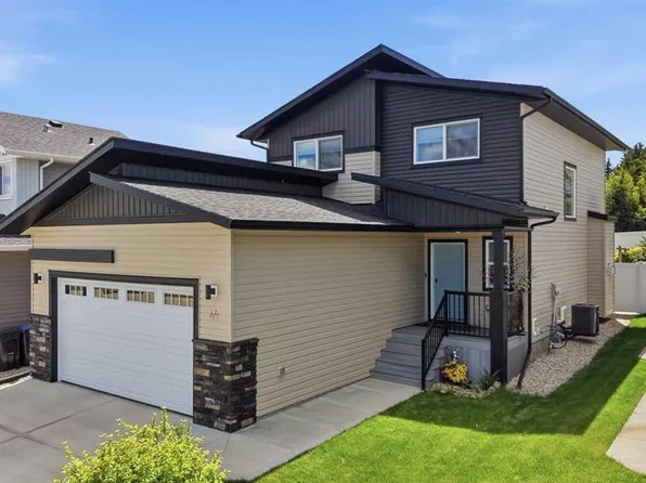 44 N Cole Way, Sylvan Lake, AB T4S 0L5