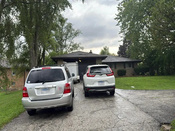2500 E Bonnie Brook Ln, Waukegan, IL 60087