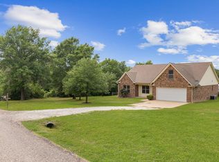 525 Oak Tree Ln, Franklin, TX 77856