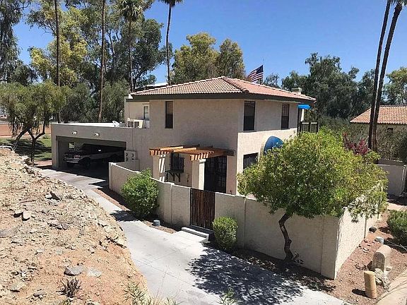 Townhome sitting directly next to the South Mountain Park & Preserve