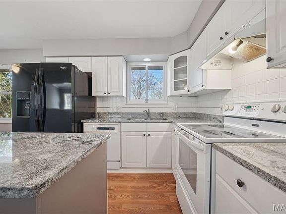 5th image of 1438 Twin Oaks Dr