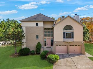 14 W Dante Rd, Monroe Township, NJ 08831