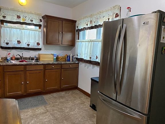 3rd image of 221 Tinley Ave
