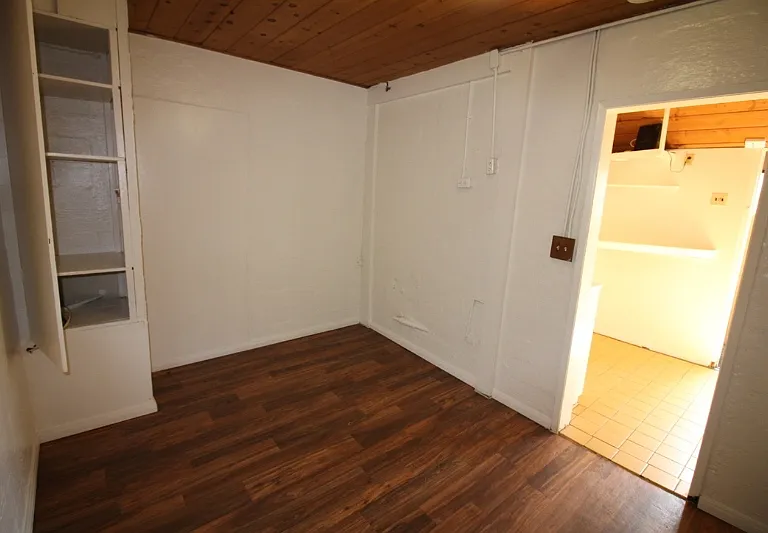 1008 Tourmaline St — Photo 3