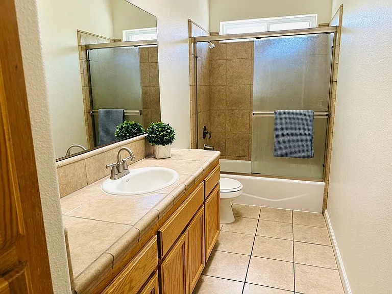 228 River Point — Photo 8