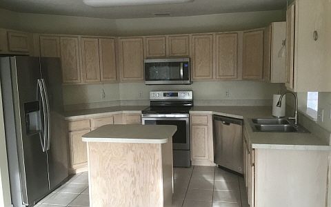 2nd image of 422 NW Zack Dr
