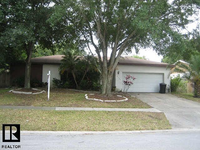 This is a great Countryside home that's on a quiet street with great neighbors