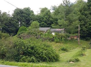 389 Piney Creek Rd, Lansing, NC 28643