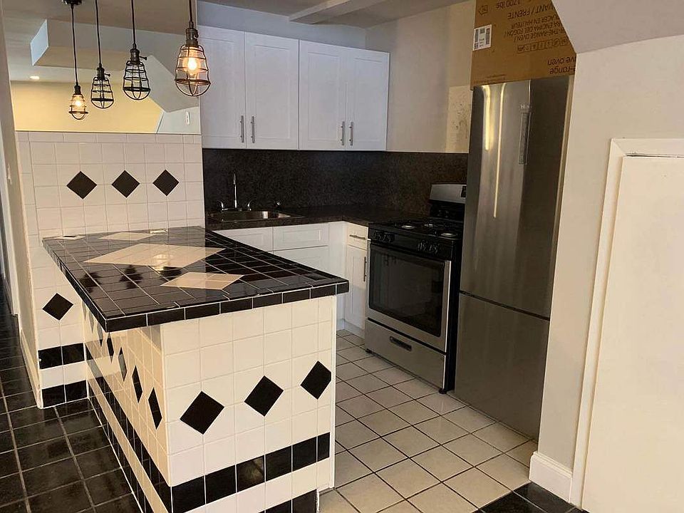 1st image of 765 Park Ave #1