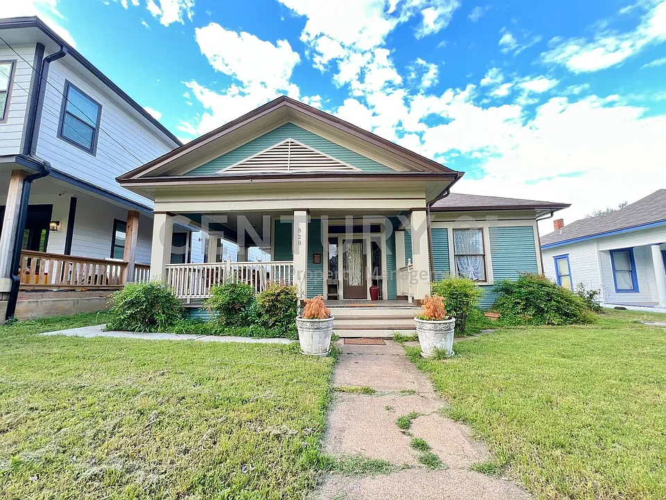 828 W 8th St