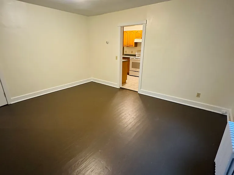 325 E Allen St #G — Photo 17