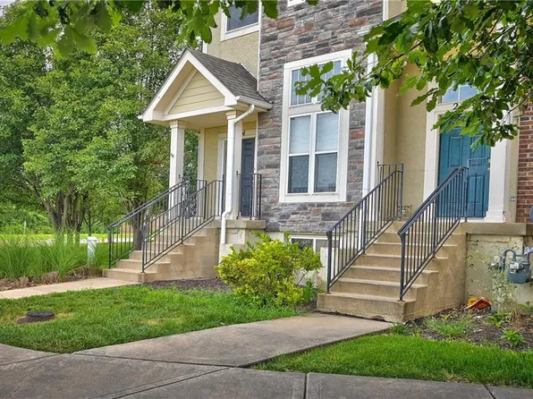284 N Hedge Ln, Olathe, KS 66061