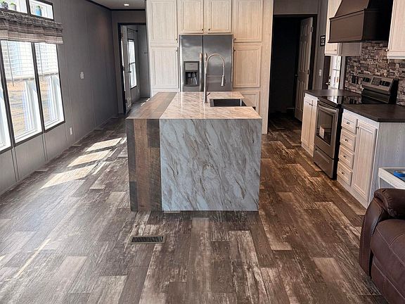 4th image of 120 Gun Club Rd E