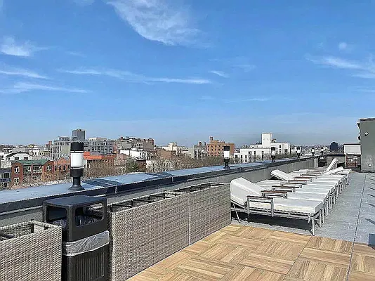 Rented by EXR | media 25