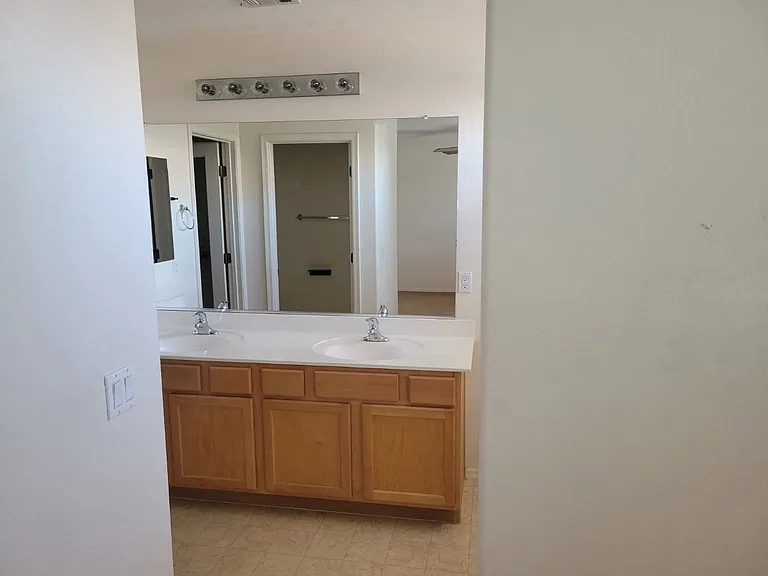 1553 E Joseph Way — Photo 10