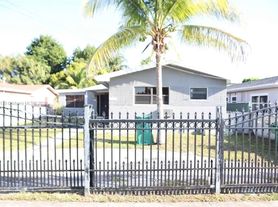 1178 NE 111th St, Miami, FL