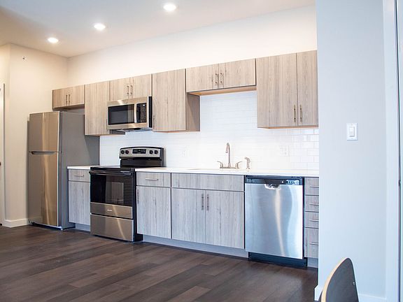 2nd image of 510 E White St #73aab84e8