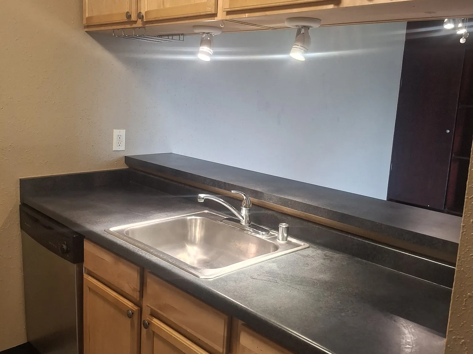 2 bed, 964 sqft, $1,550 — Photo 4