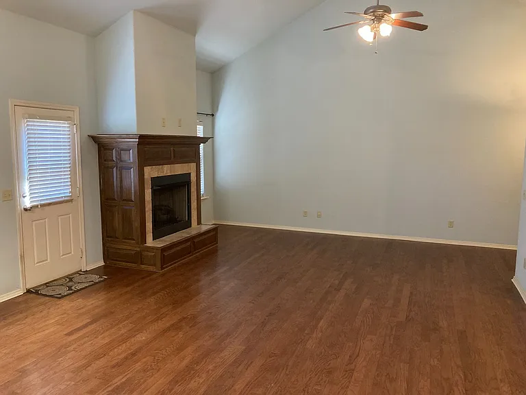 720 Venice St — Photo 9