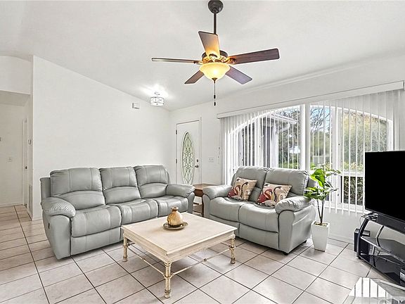 4th image of 1358 Roulette St