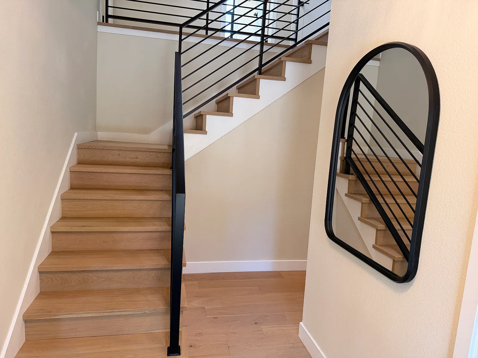 5 bed, 2690 sqft, $6,600 — Photo 4
