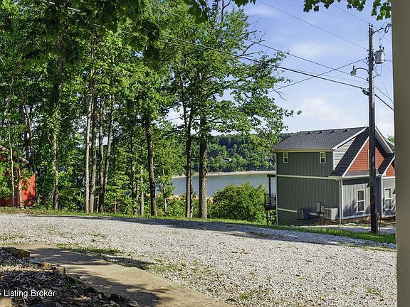 5th image of 80 Holiday Hill Rd