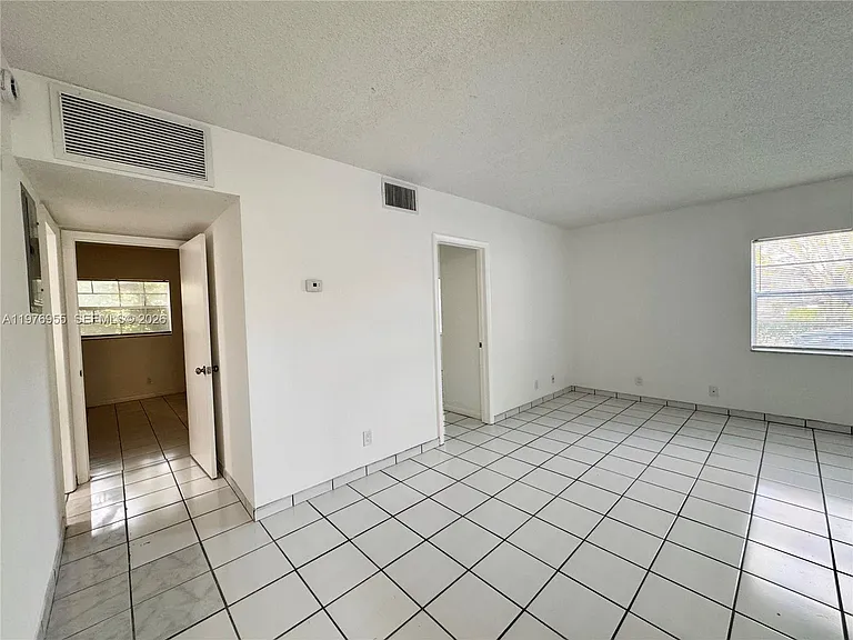 4140 Woodside Dr #107 — Photo 11