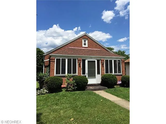 710 Dickson St photo 1