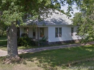 383 S McCullough St, Waggoner, IL 62572